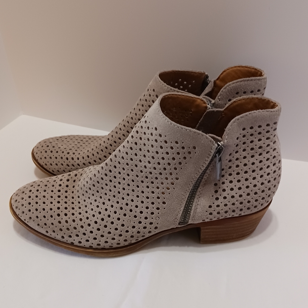 SOLD 🍀Lucky Brand Suede Taupe Booties Size 9 - Picture 4 of 9